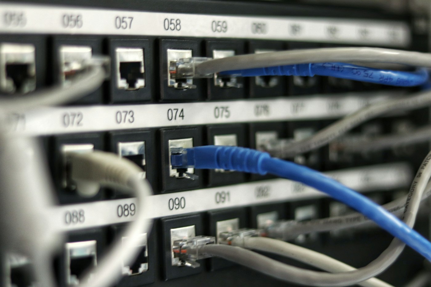 Server racks and indicator lights in a data center, representing modular distributed trading infrastructure (illustrative image)